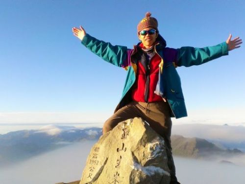 用27年時間登頂玉山實現心願 高玉山校長有志者事竟成